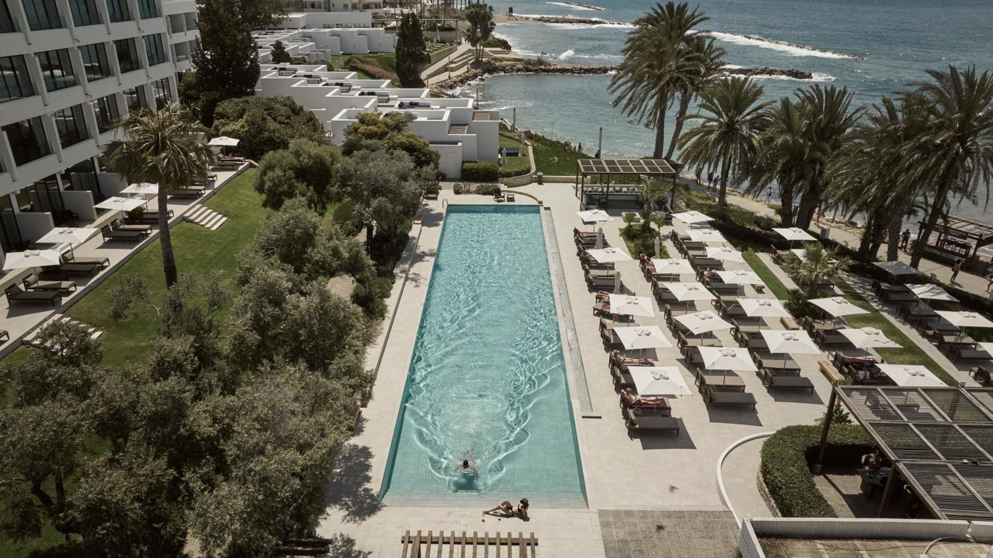 ホテル アルミラ パ フォス エクステリア 写真 The pool at the Royal