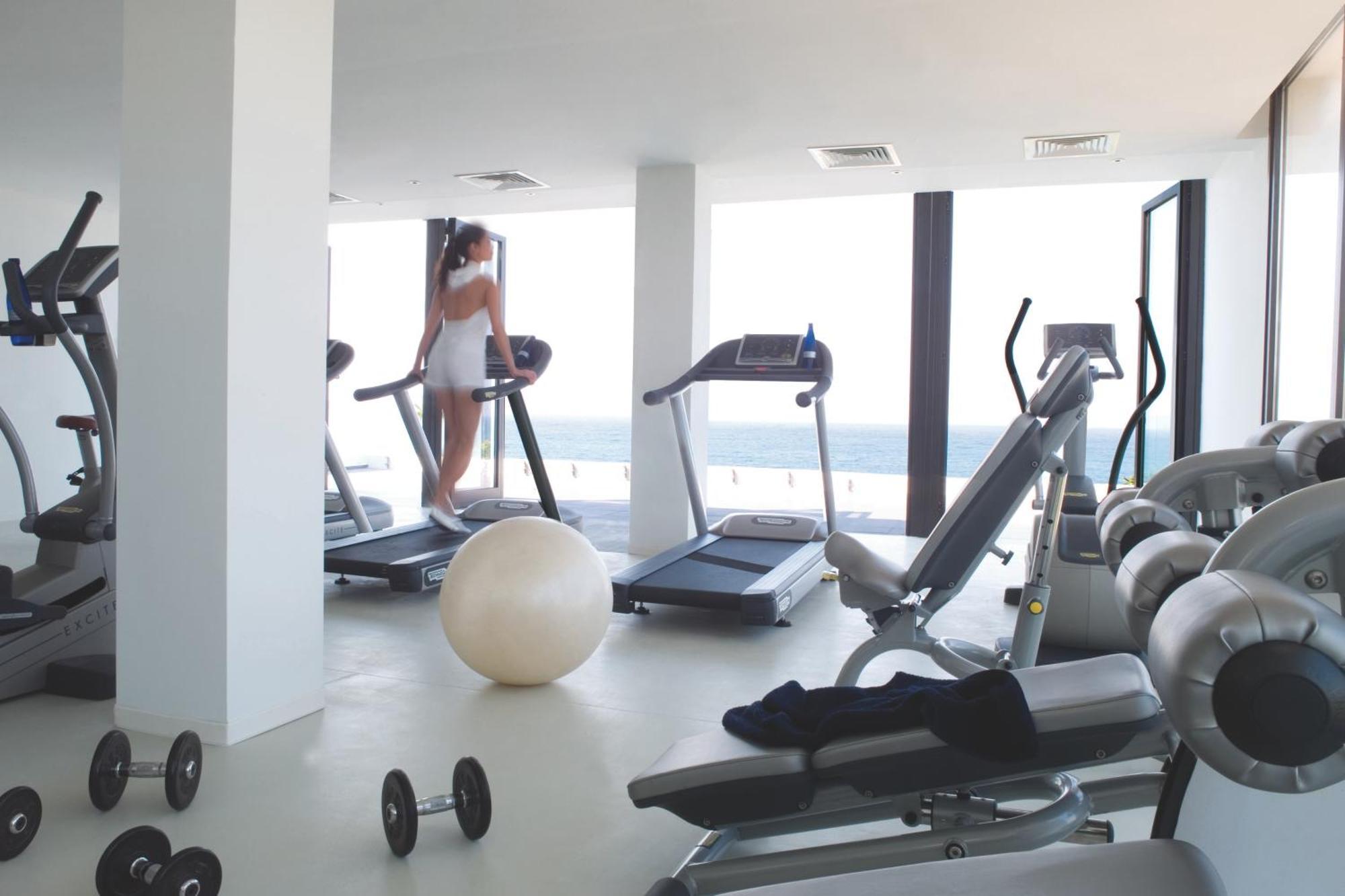 ホテル アルミラ パ フォス エクステリア 写真 A gym