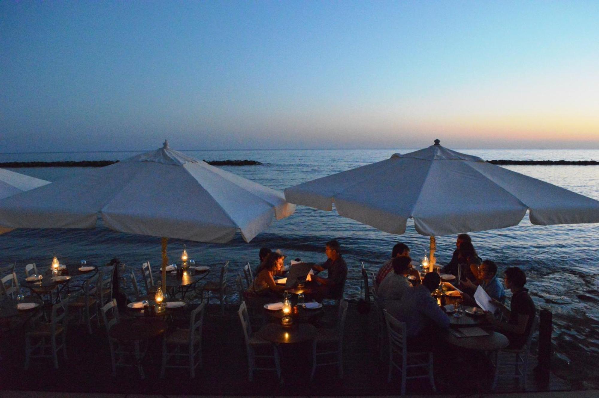 ホテル アルミラ パ フォス エクステリア 写真 Beach restaurant in Italy